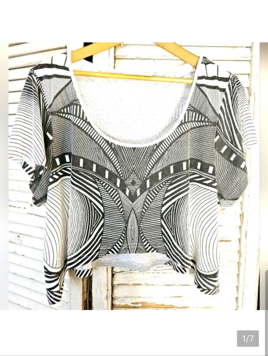 Minkpink Black And White Cropped Graphic Tee Small